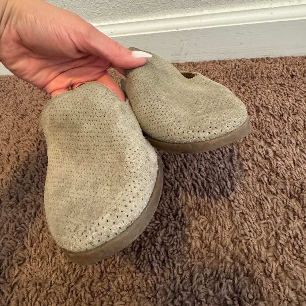2 FOR $25 Lucky Brand Coryna Mule Flat Shoes Leather Slip On Taupe Suede 8.5 - Picture 4 of 7
